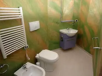Affittacamere بافيا 2*,